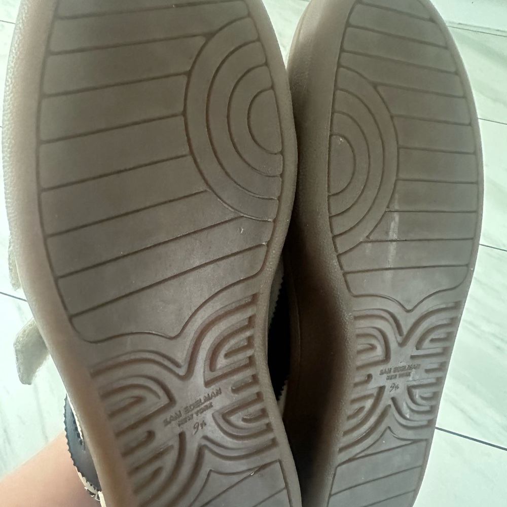 Sam Edelman Cream and Black Velcro Shoes - Picture 5 of 7